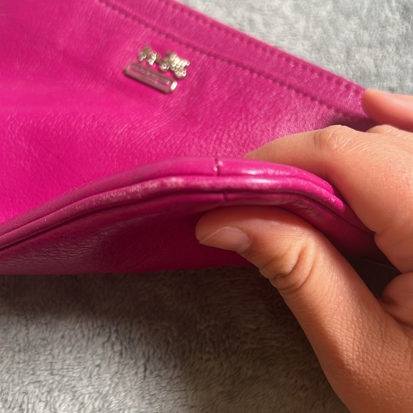 Coach, love it but ready to buy a new selection. - Picture 6 of 6